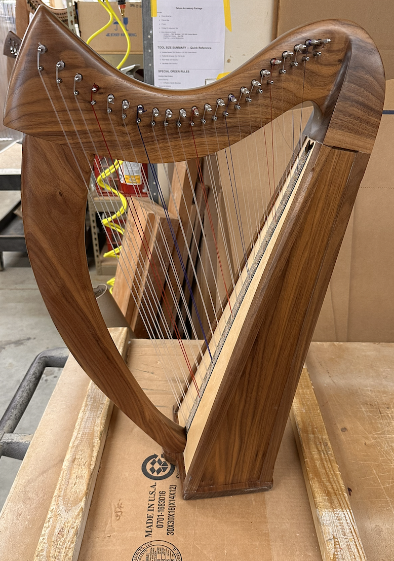 Brittany, 22 (G-G) D, Walnut, Featherlite, 9560
