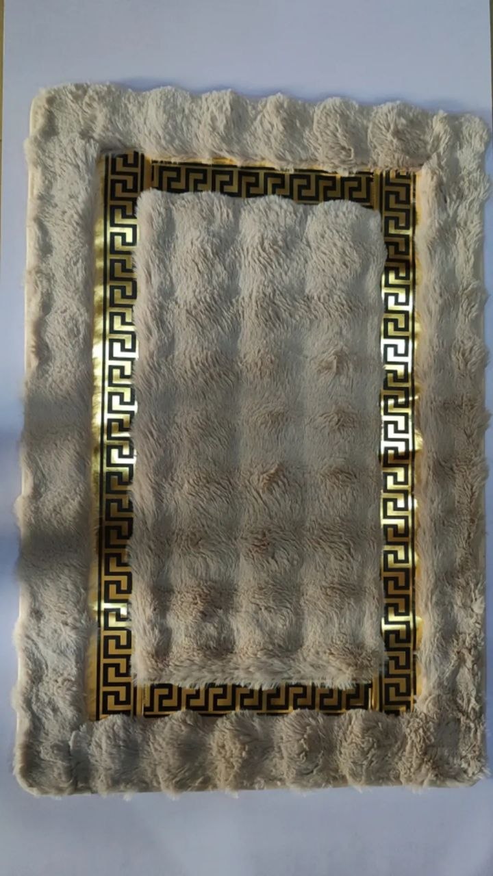 High Quality Luxury Fluffy Foot Mat 60 by 90cm