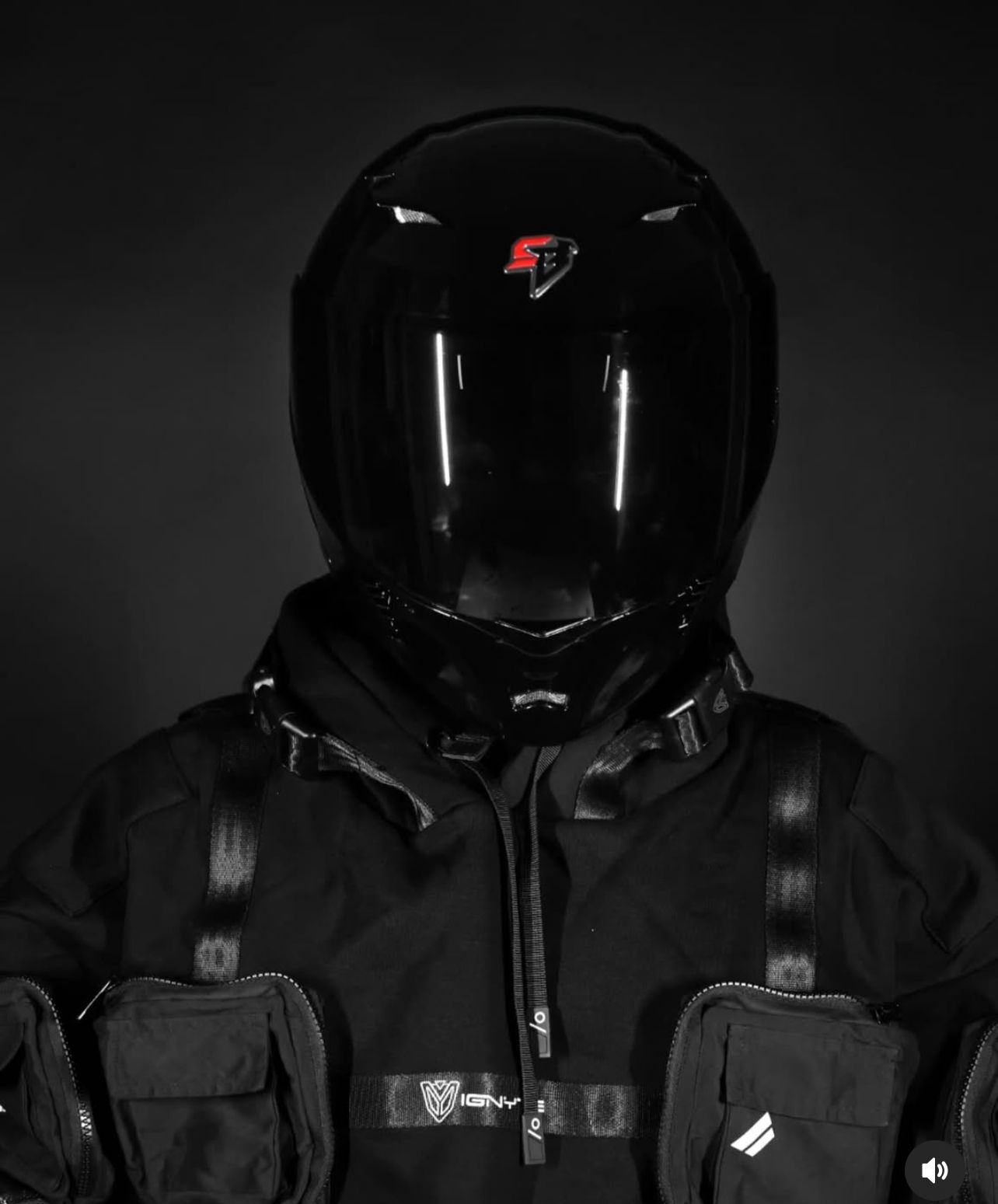 STEELBIRD SBA-20 ISS GLOSSY BLACK(CHROME SPECIAL EDITION) C/V 600 MM WITH EXTRA SMOKE VISOR