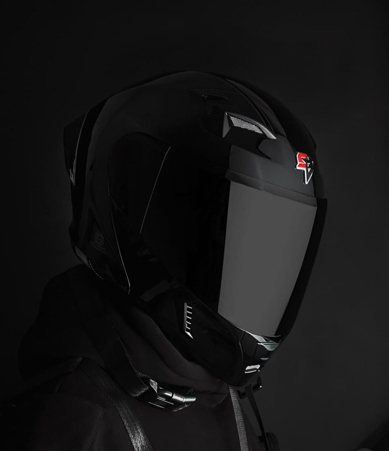 STEELBIRD SBA-20 ISS GLOSSY BLACK(CHROME SPECIAL EDITION) C/V 600 MM WITH EXTRA SMOKE VISOR