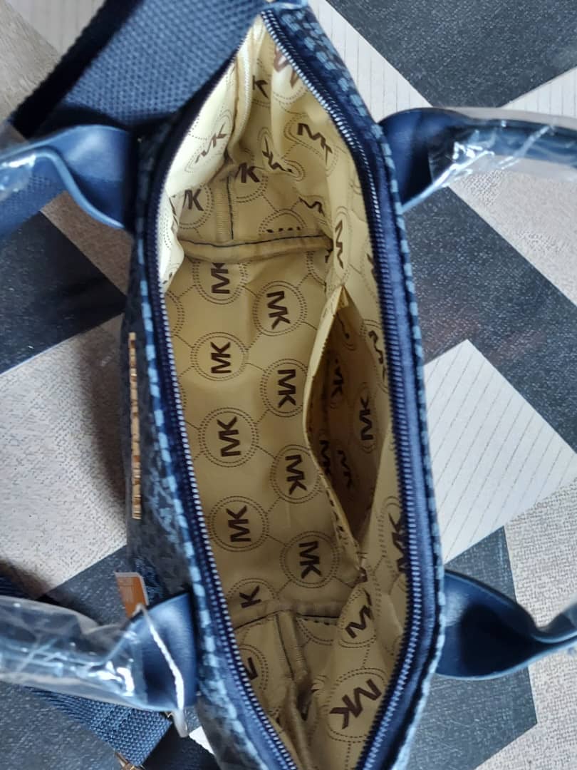 MICHEAL KORS REPLICA PORTABLE BAG  18 BY 32CM - WHITE