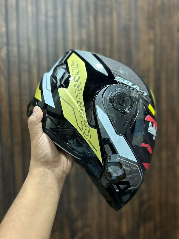 STEELBIRD SBA-7 ISS ROAD GLOSSY BLACK/METTALIC YELLOW C/V (L)