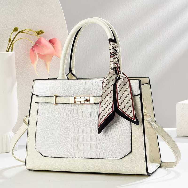 BAG 004 - MEDIUM SIZE