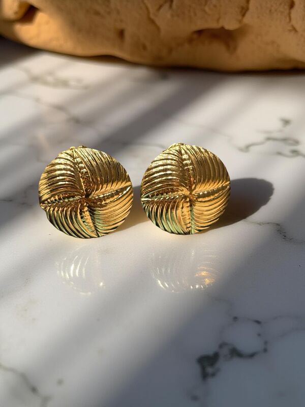 Ribbed Dome Studs