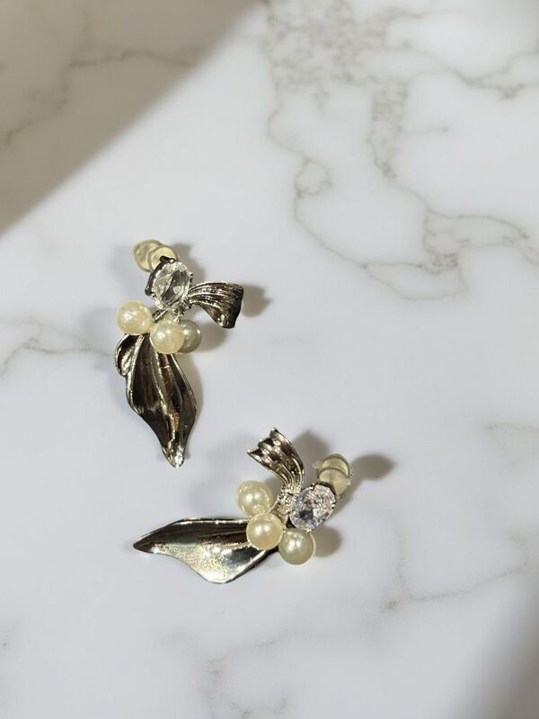 Vintage-style Pearl Crystal earrings