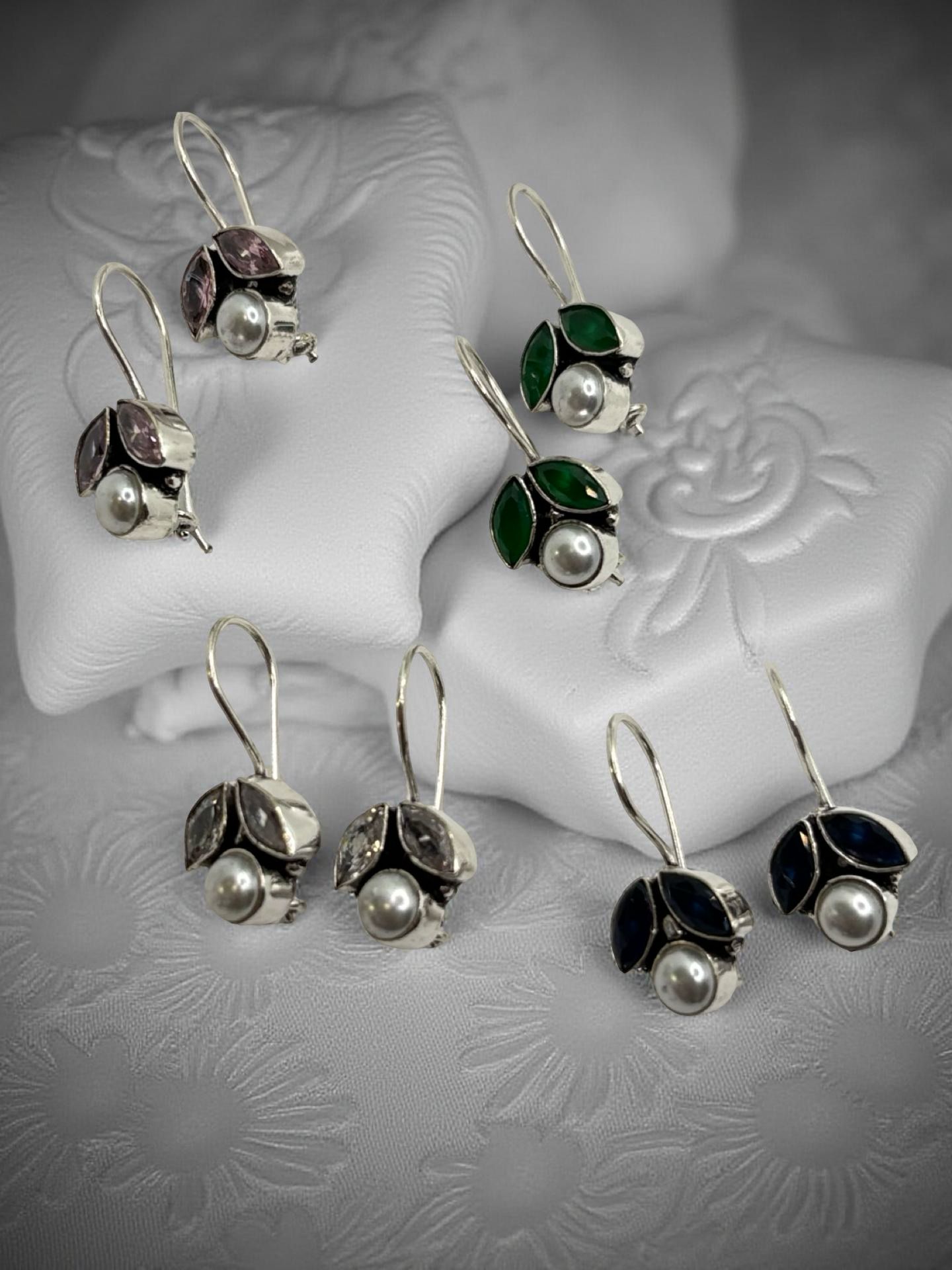 Small oxidised drops with Pear detailing