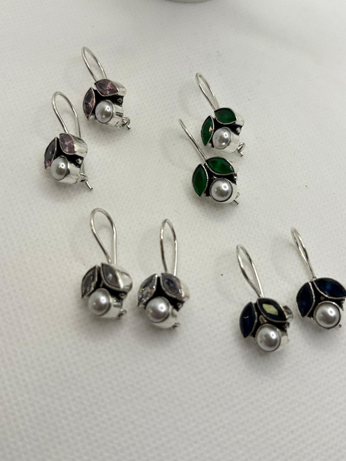 Small oxidised drops with Pear detailing