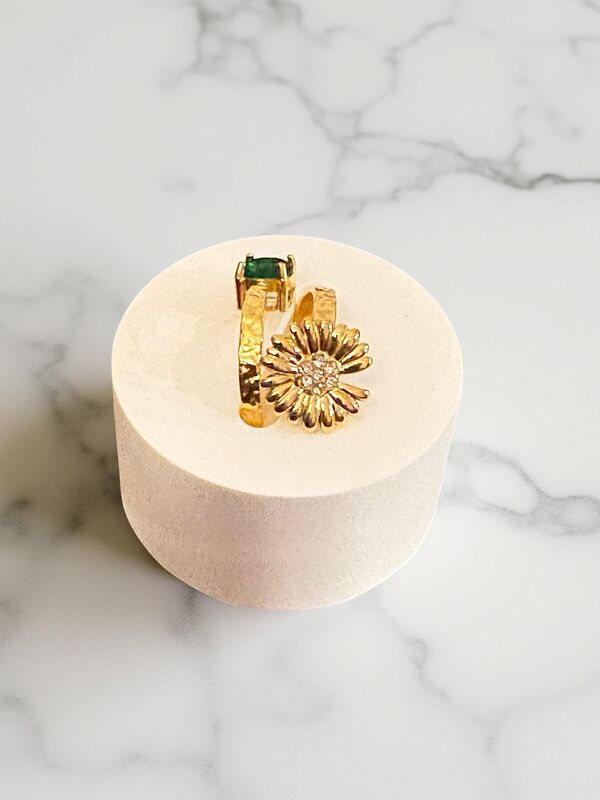 Hammered Gold Emerald & Daisy Ring