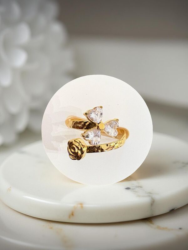 Claver Crystal Gold Ring