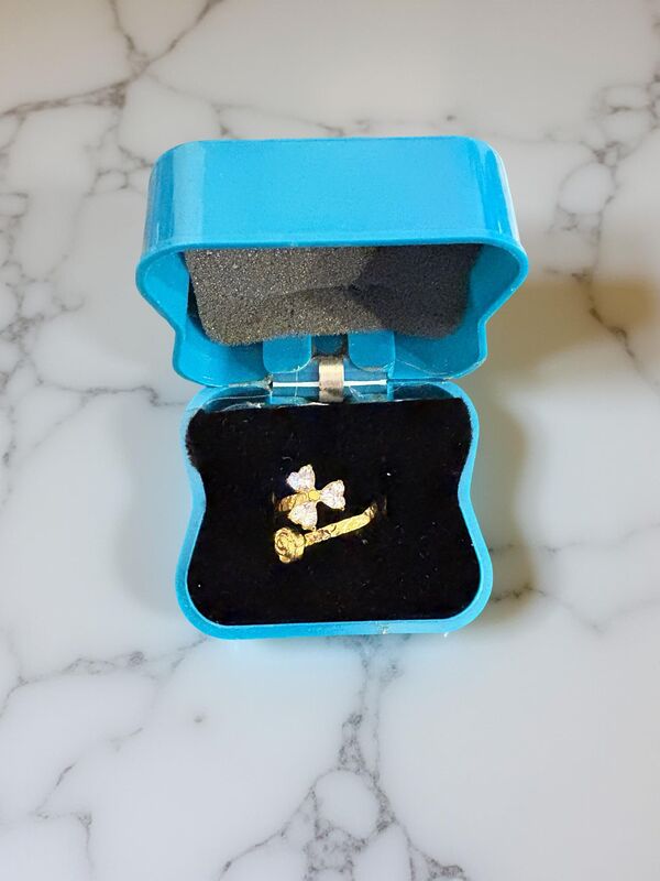 Claver Crystal Gold Ring