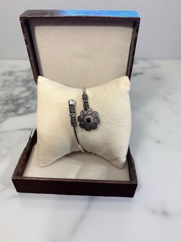 Floral Twisted-Open Oxidised cuff