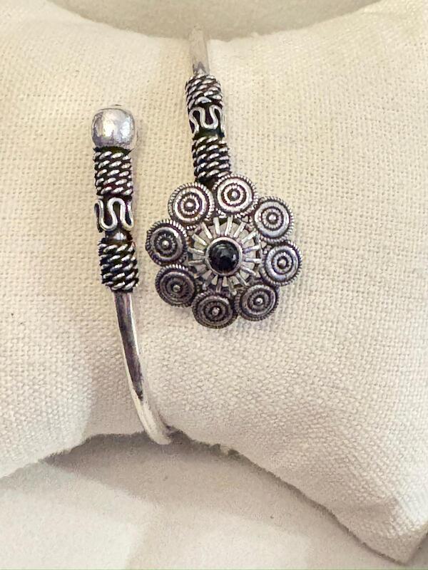 Floral Twisted-Open Oxidised cuff