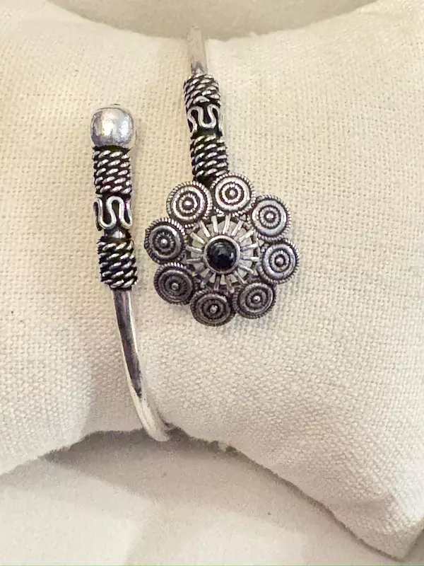 Floral Twisted-Open Oxidised cuff