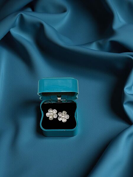 White metal Floral stud with Pearl