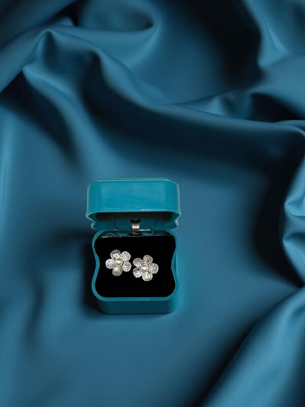 White metal Floral stud with Pearl