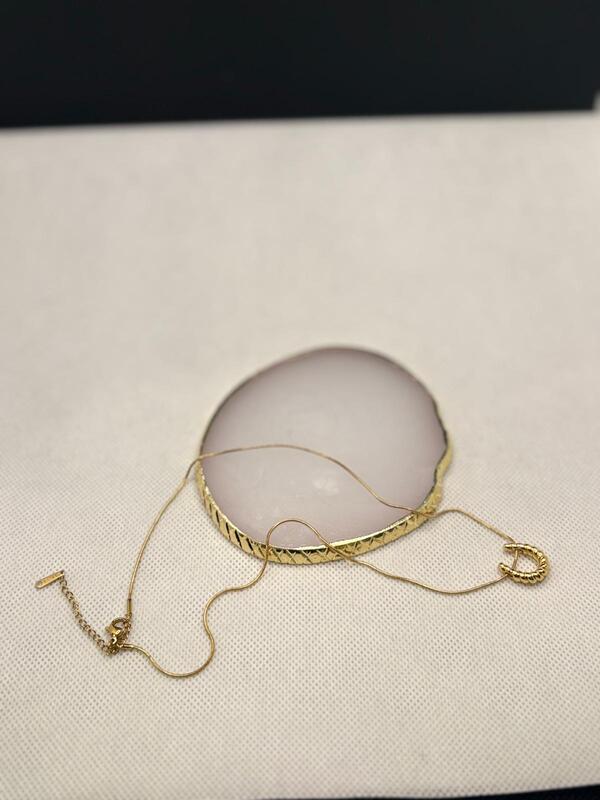 Lucky Minimalist Gold Horseshoe Necklace