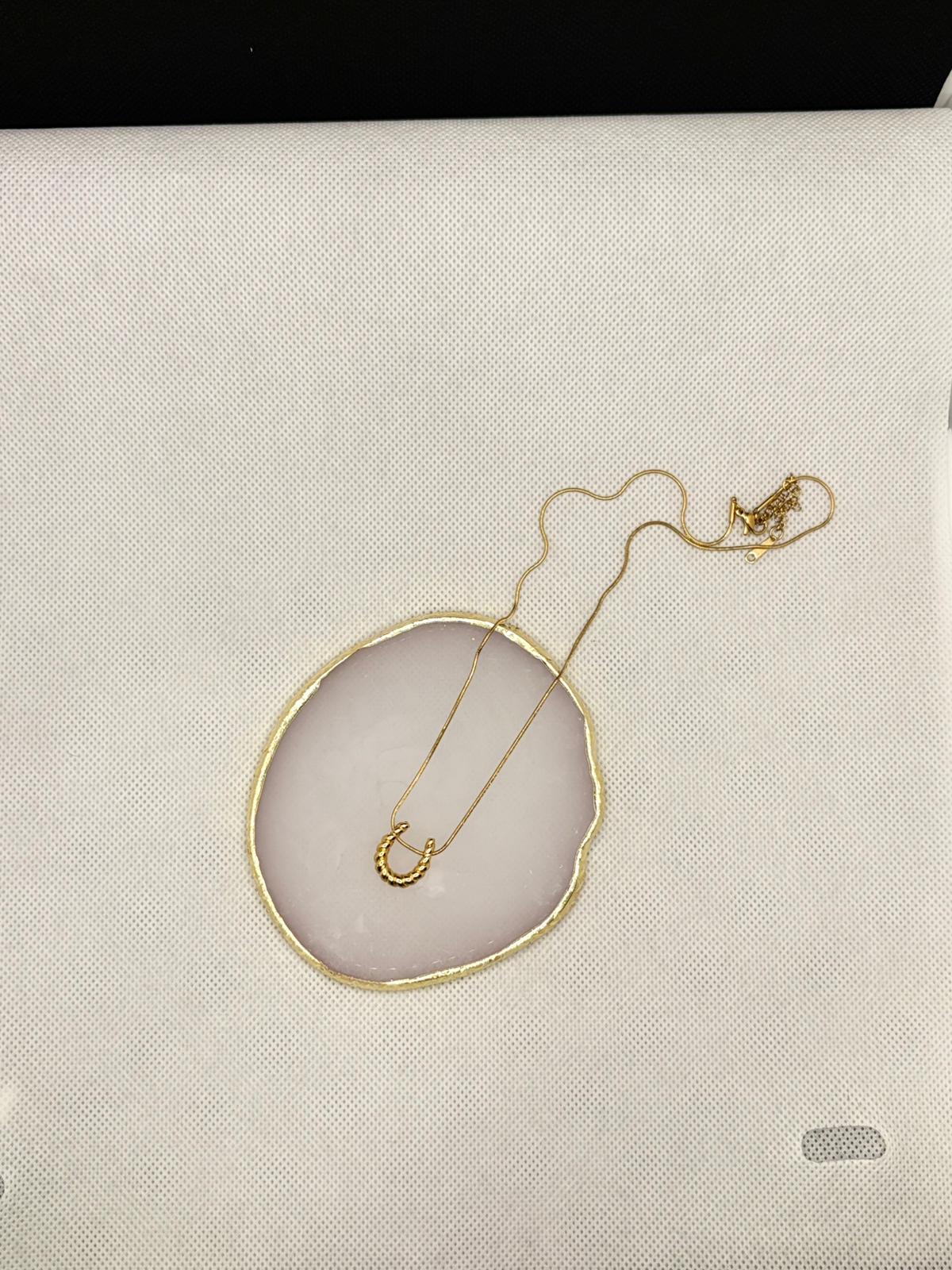 Lucky Minimalist Gold Horseshoe Necklace