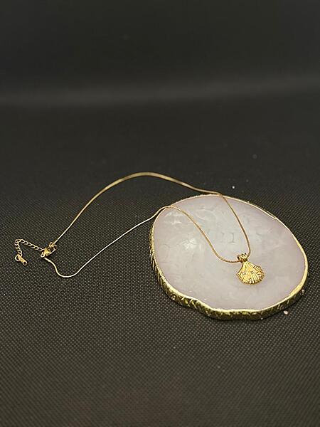 Gold Scallop Seashell Pendant Necklace