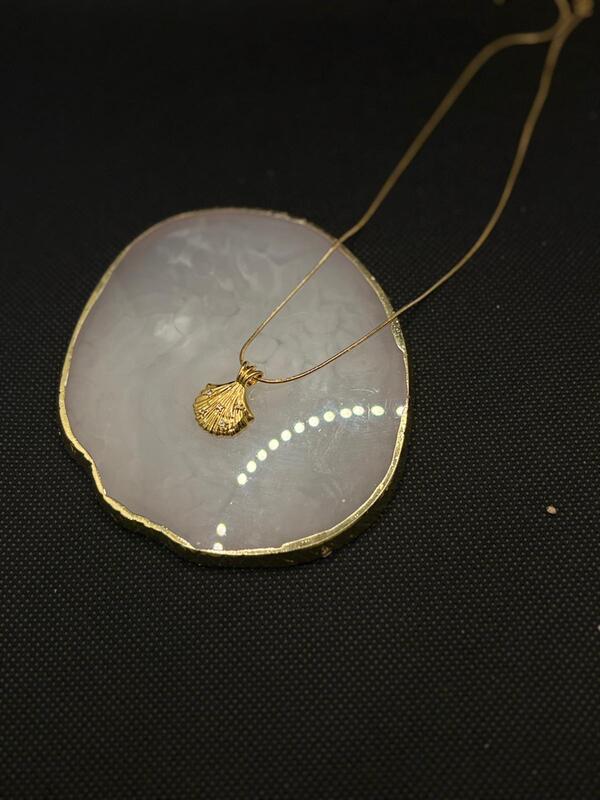 Gold Scallop Seashell Pendant Necklace