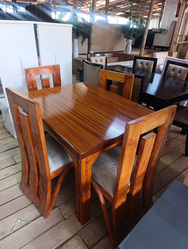 Brown wooden 4-seater dinig set-firm and strong