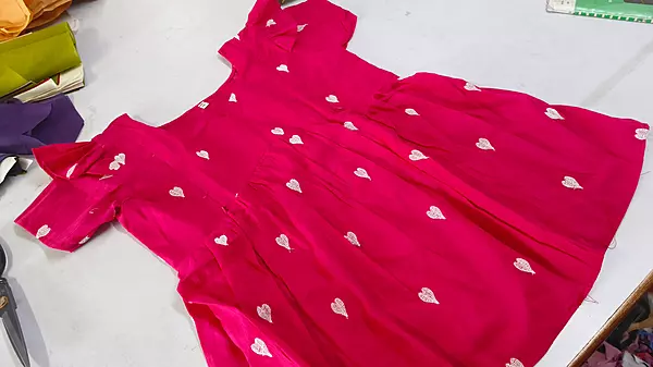 Short top: Ruffle sleeve Pink