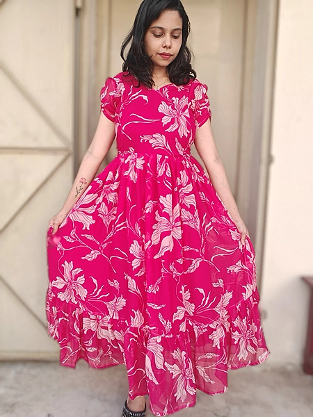 Georgette: Pink elastic sleeve