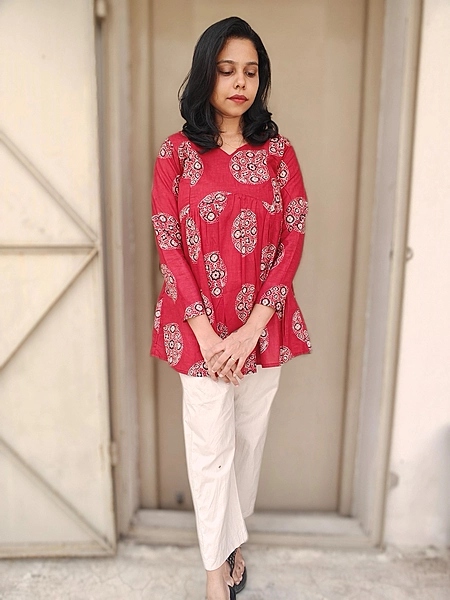 Short top: Full sleeve Red