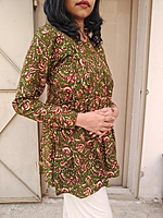 Short Top: Full sleeves Green