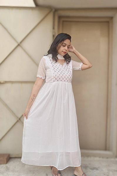 Festive: Onam Georgette Maxi with Dupatta Feeding