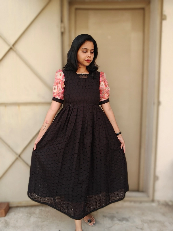 Hakkoba Cotton: Black with Georgette sleeve