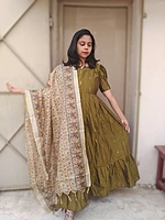 Raw Silk: Festive Thalir Green (Feeding)