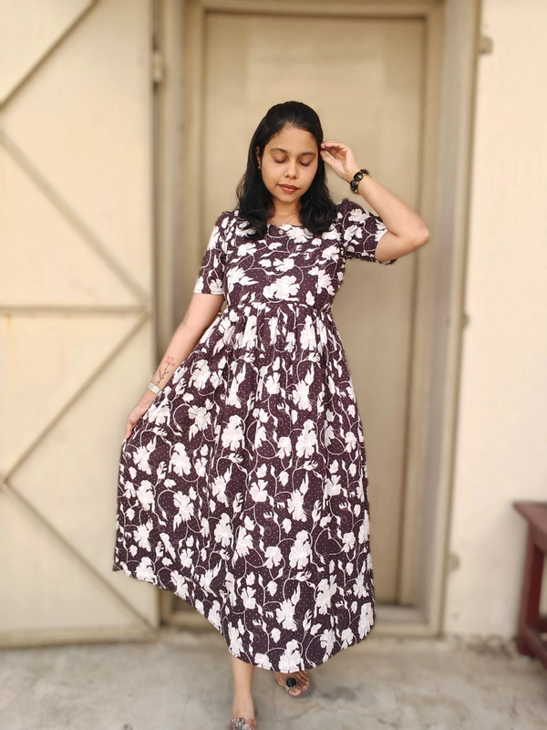 Cotton: Black Floral 'Pearl' (Feeding)