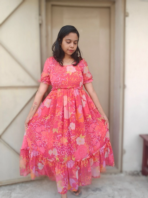 Georgette: Pink Garden (Feeding)