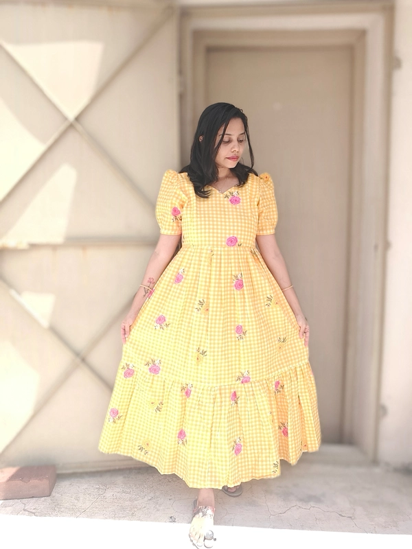 Cambric Cotton: Checks Maxi 'Yellow' Feeding