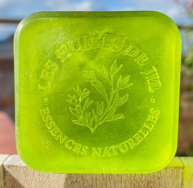 Savon à l'huile essentielle de menthe Savon à l'huile essentielle de menthe