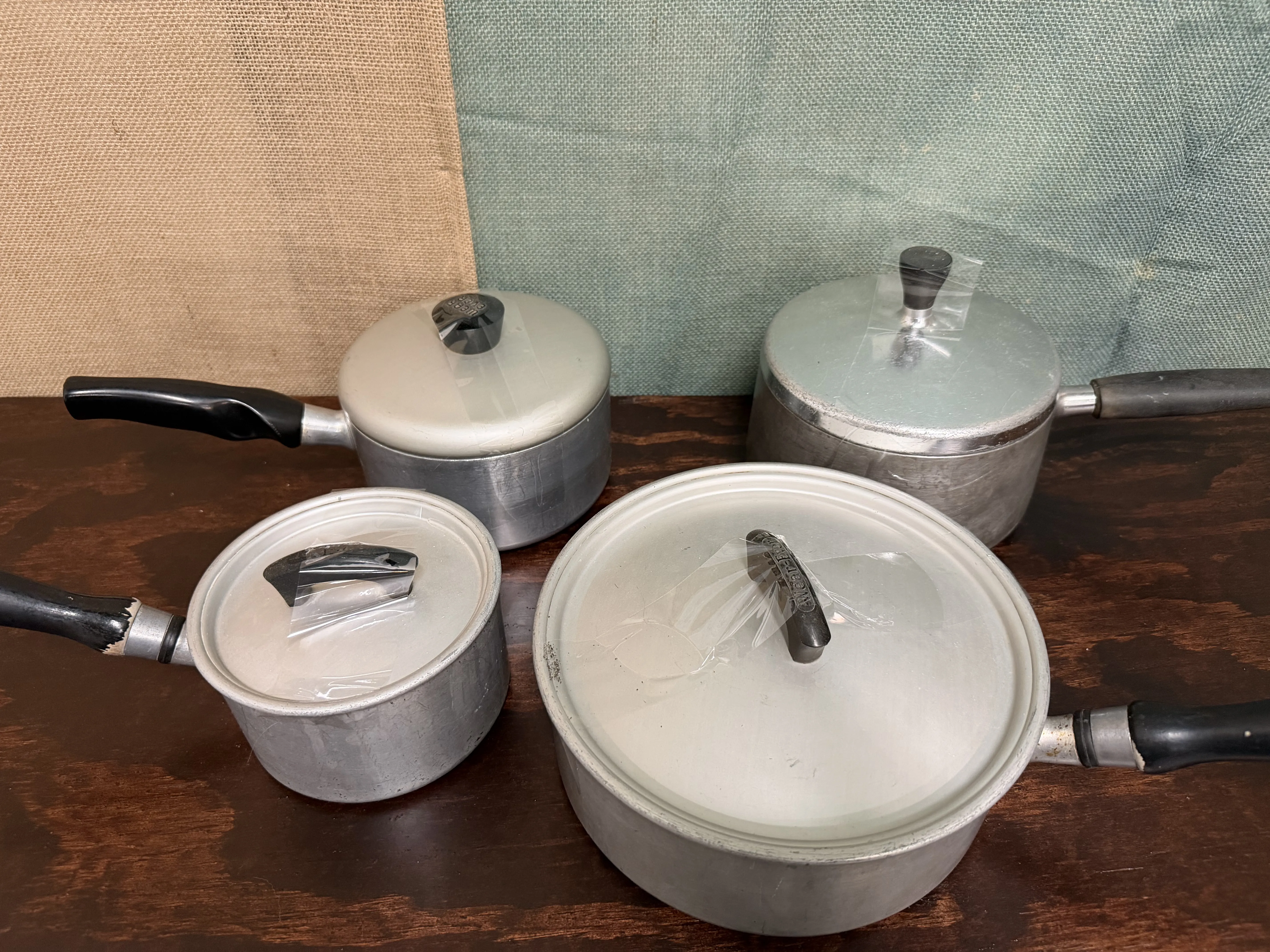 "Wear Ever" Aluminum Pot w/lid JB