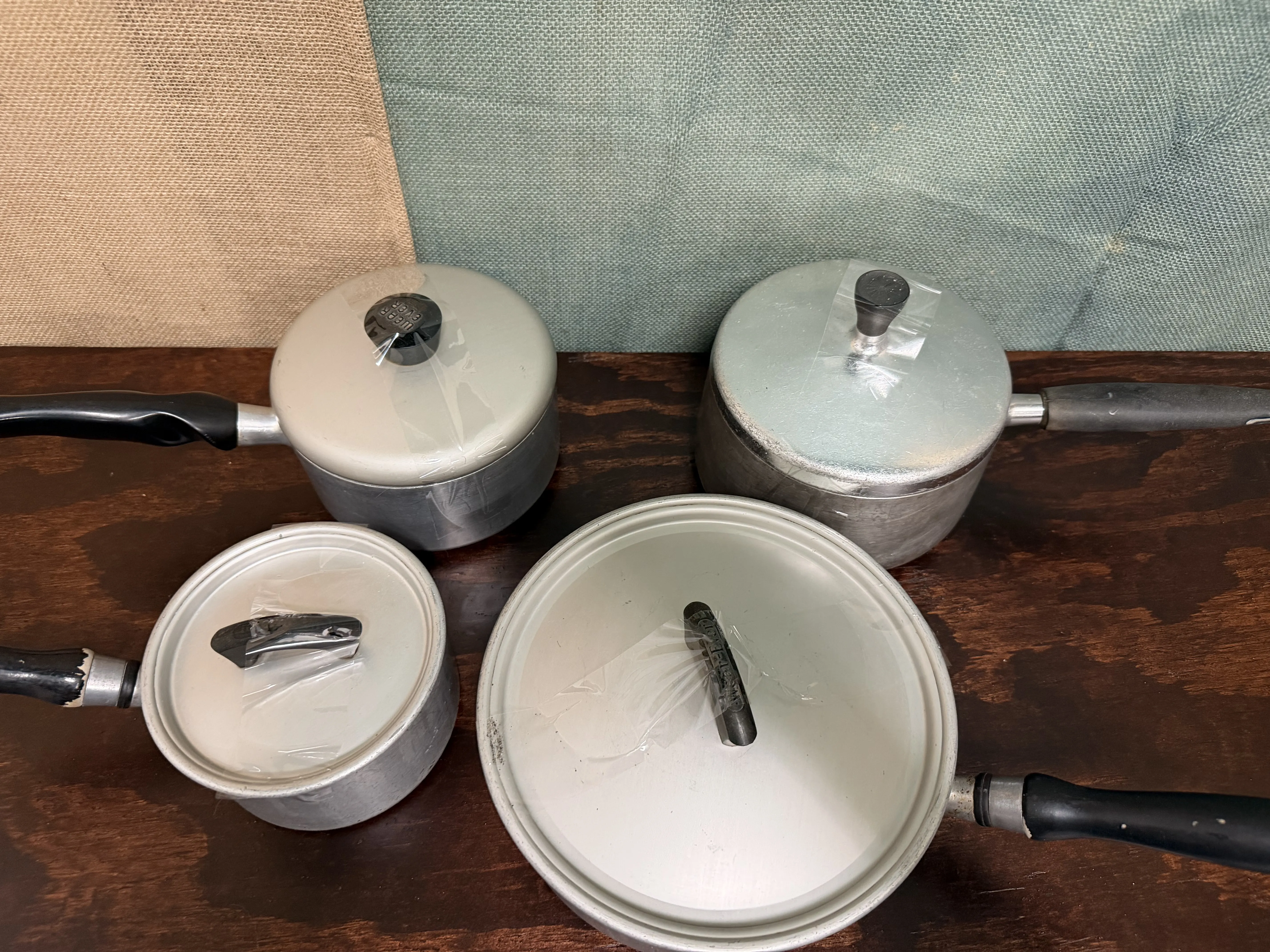 "Wear Ever" Aluminum Pot w/lid JB