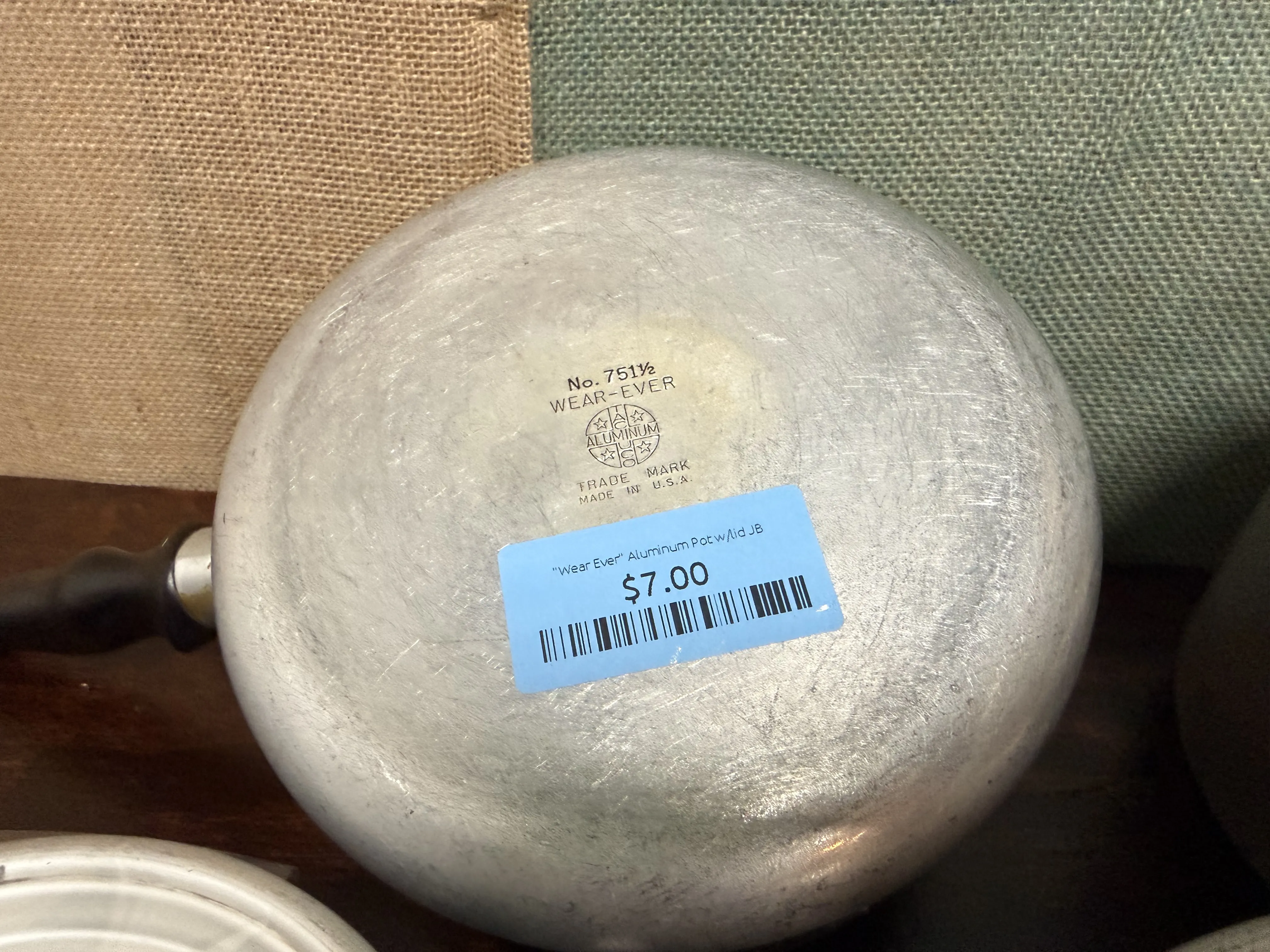 "Wear Ever" Aluminum Pot w/lid JB