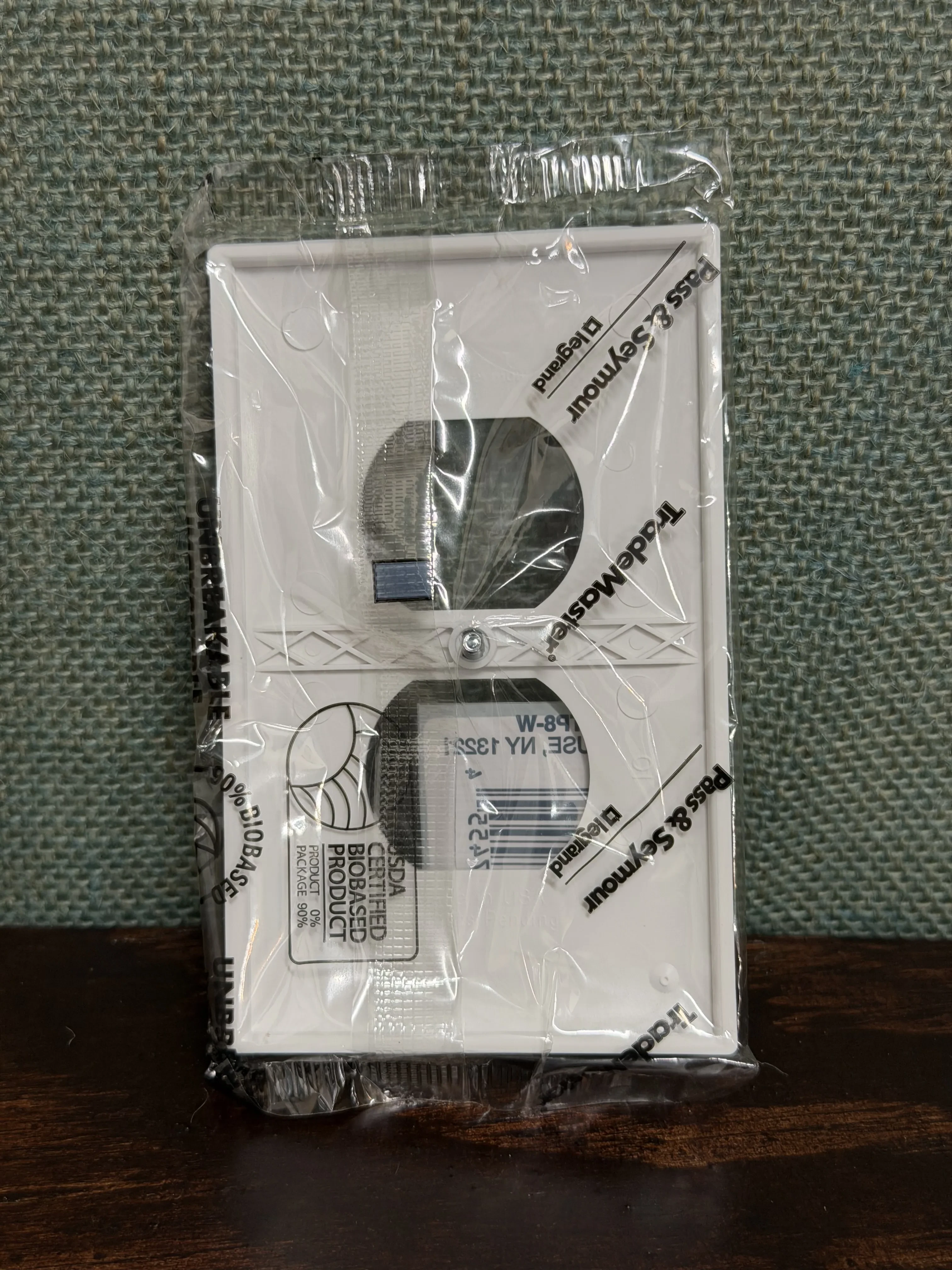 1-Gang Duplex Outlet Wall Plate