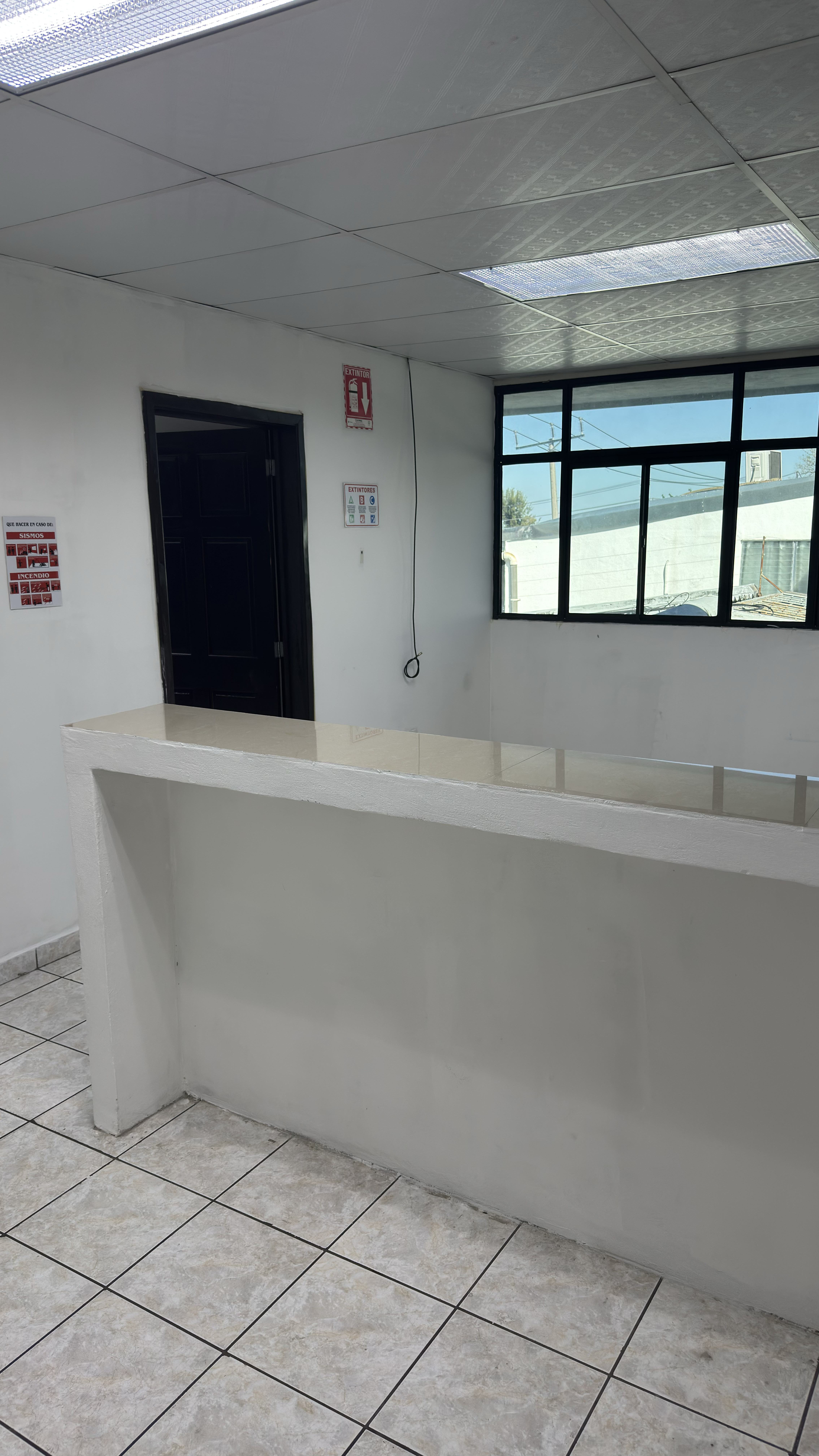 10012 Edificio corporativo Escalón