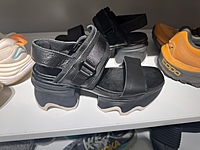 Branded SHOES Truckload