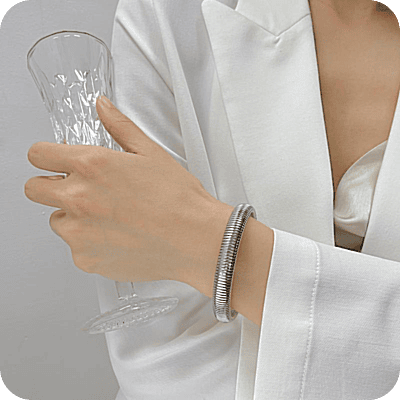 Cobra Bangle