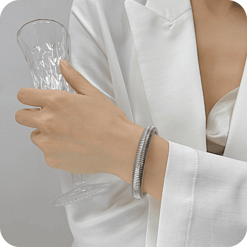 Cobra Bangle
