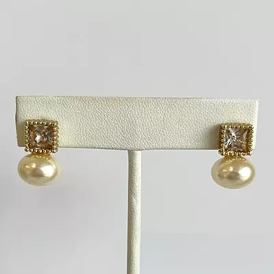 Elegant Zircon & Pearl Earrings Elegant Zircon & Pearl Earrings
