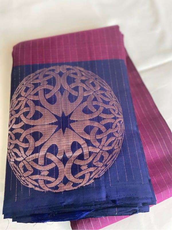 MAJENTA&NAVY BLUE KANCHIVARAM PURE SILK SAREE WITH ANTIQUE ZARI MOTIFS ZARI LINES WITH CONTRAST ZARI PALLU-UNSTITCHED BLOUSE