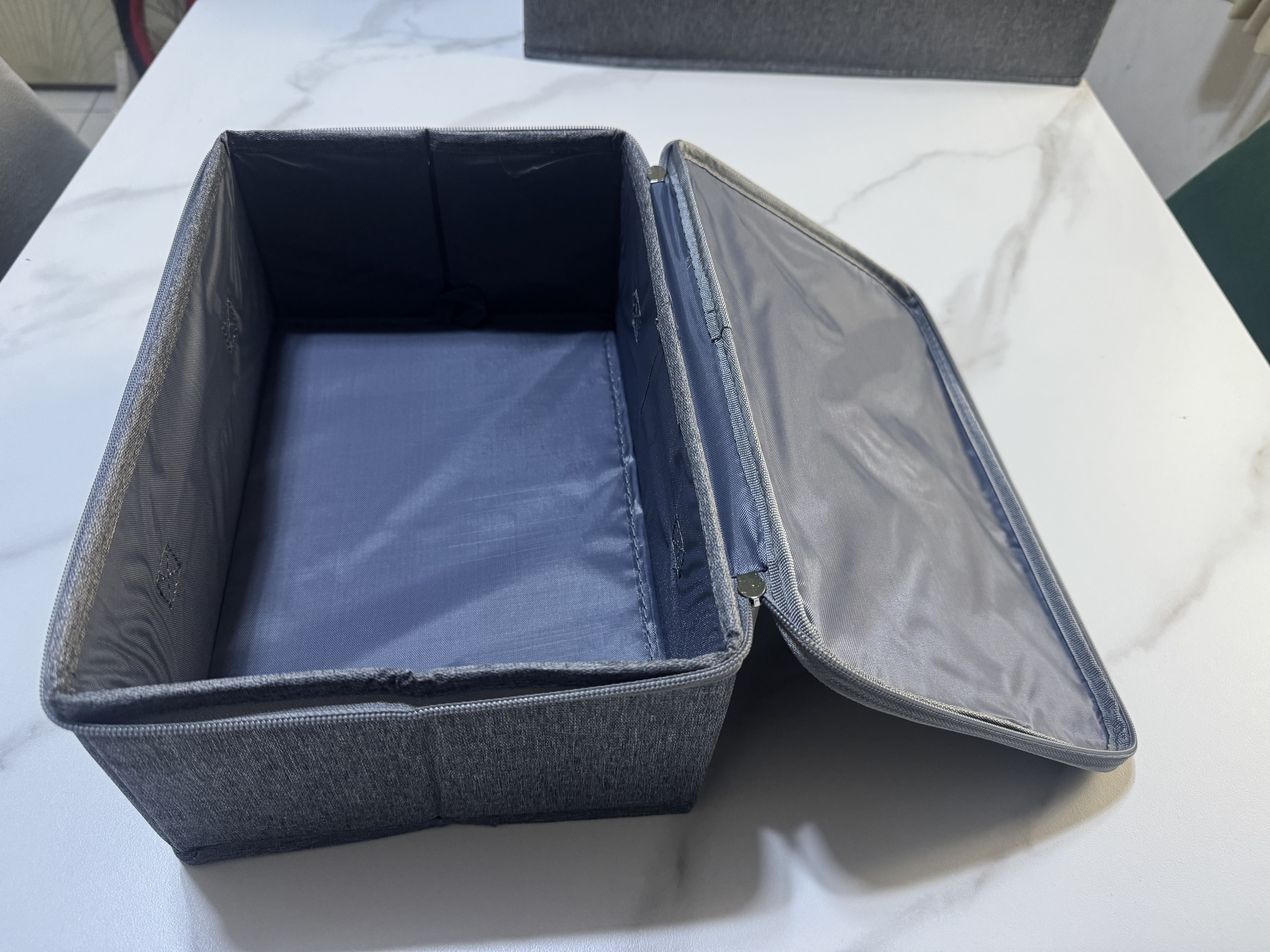 BOITE DE RANGEMENT AVEC VERROUILLAGE