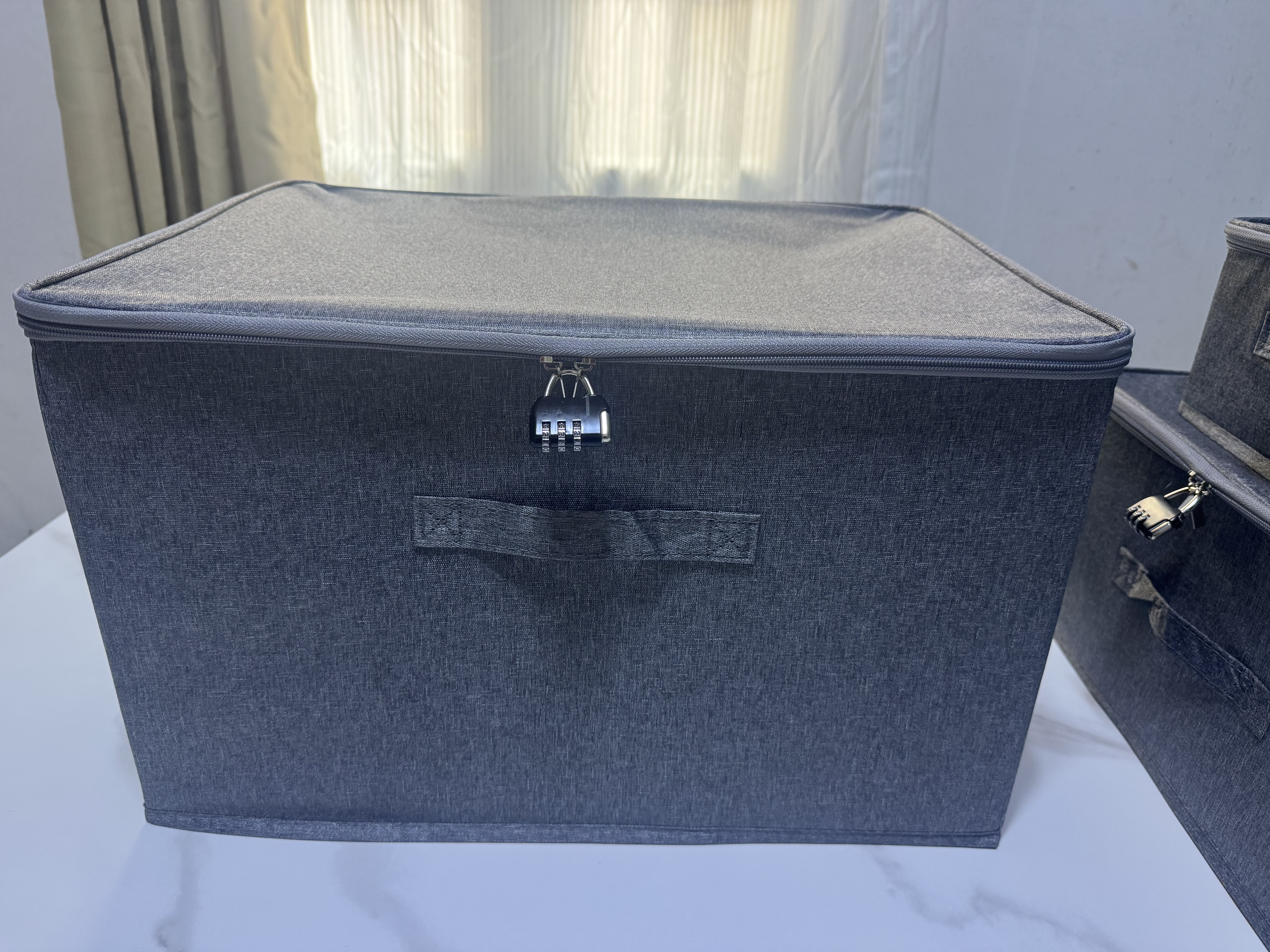 BOITE DE RANGEMENT AVEC VERROUILLAGE