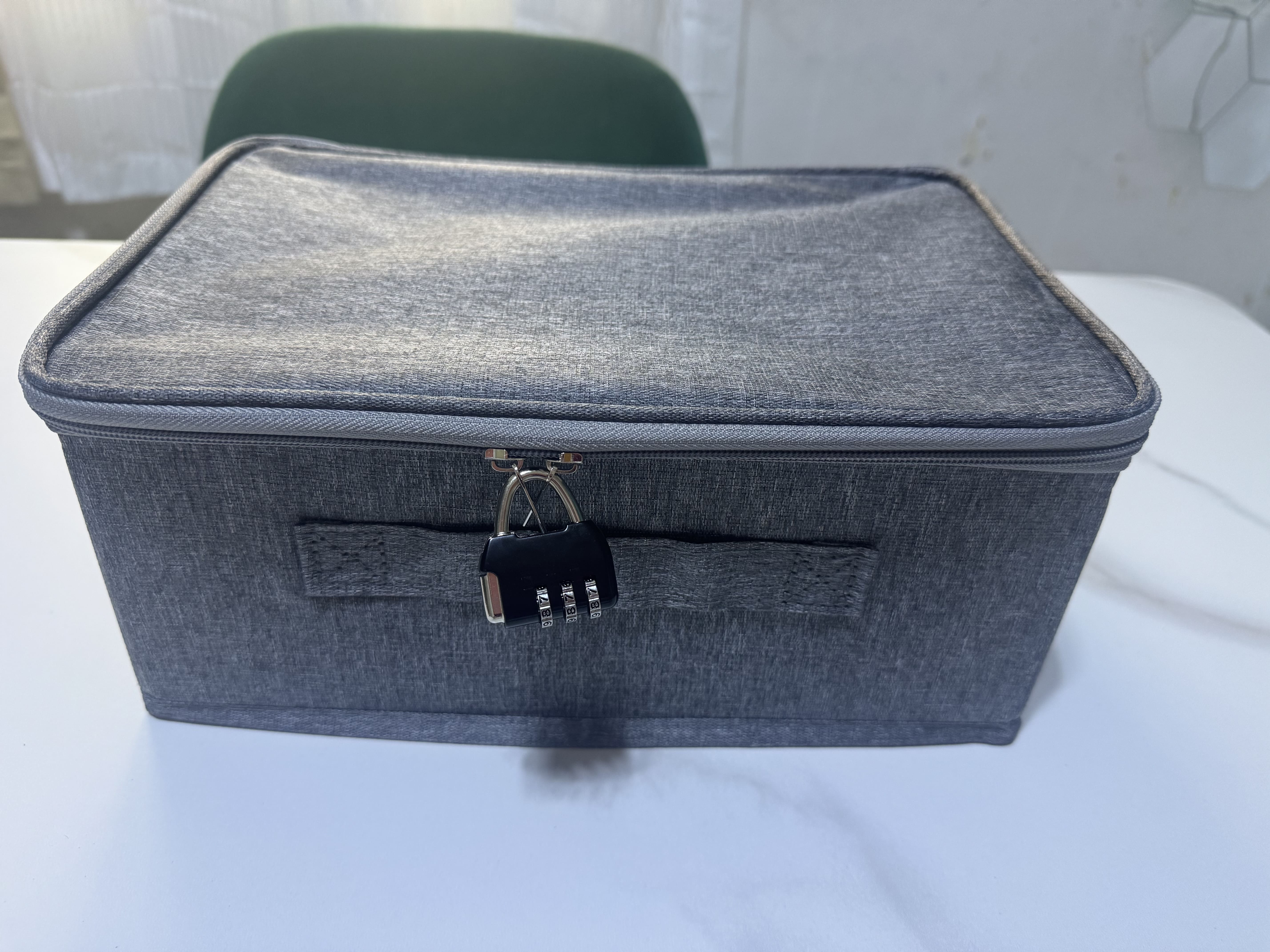 BOITE DE RANGEMENT AVEC VERROUILLAGE