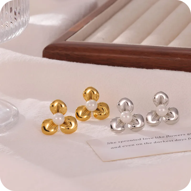 Vintage Flower with Pearl