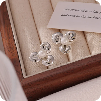 Vintage Flower with Pearl